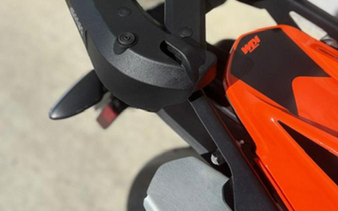 2022 KTM Duke 890 GP