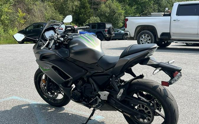 2024 Kawasaki Ninja 650 ABS Metallic Matte Dark Gray/Metallic Spark Black
