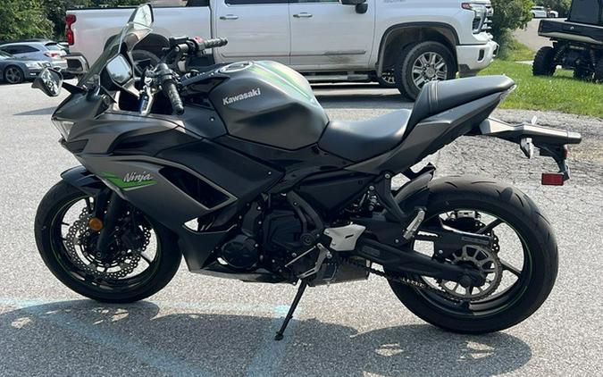 2024 Kawasaki Ninja 650 ABS Metallic Matte Dark Gray/Metallic Spark Black