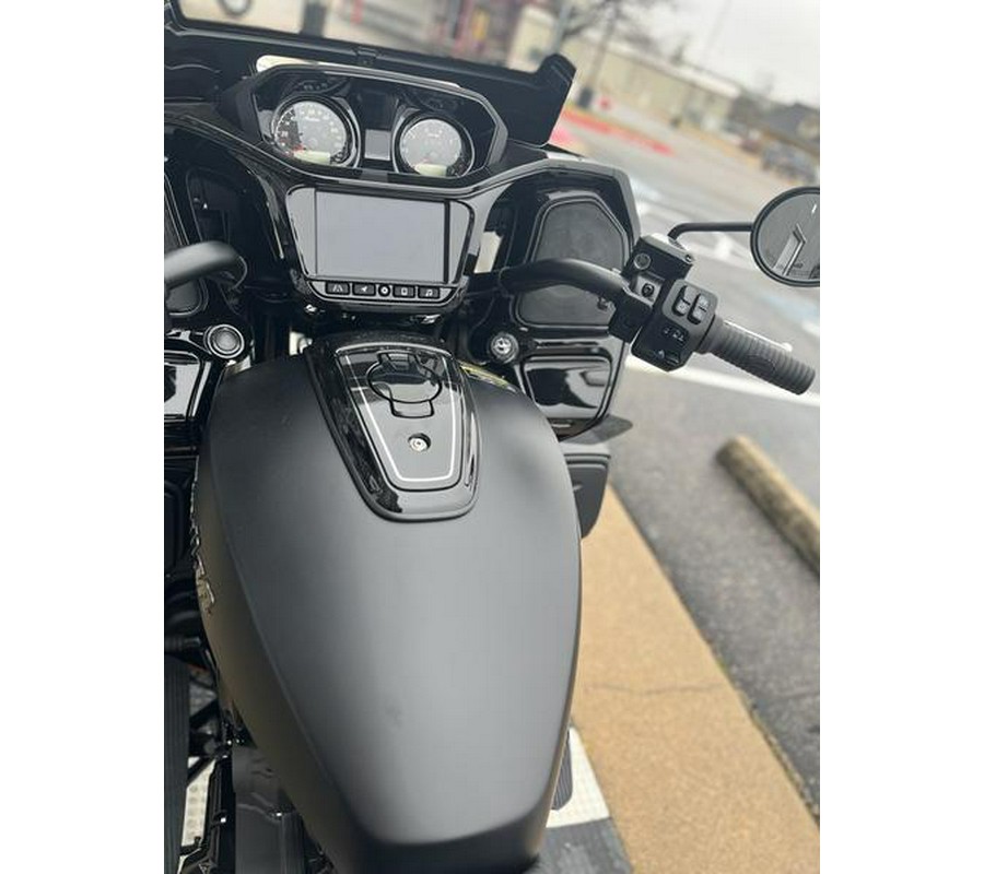 2024 Indian Motorcycle® Pursuit® Dark Horse® Black Smoke