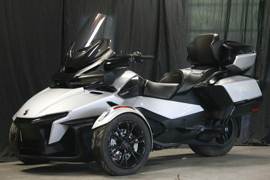 2022 Can-Am® Spyder RT Limited Dark Wheels