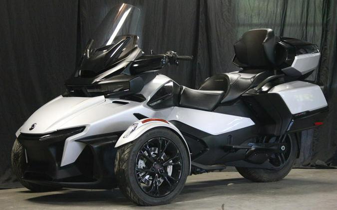 2022 Can-Am® Spyder RT Limited Dark Wheels