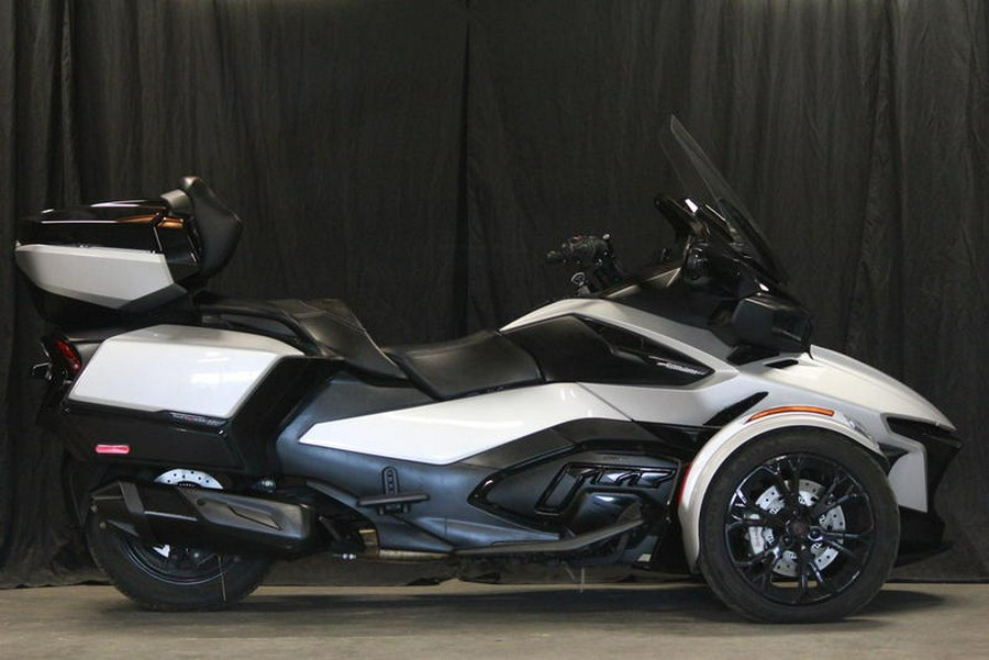 2022 Can-Am® Spyder RT Limited Dark Wheels