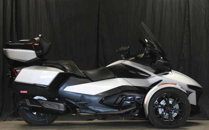 2022 Can-Am® Spyder RT Limited Dark Wheels