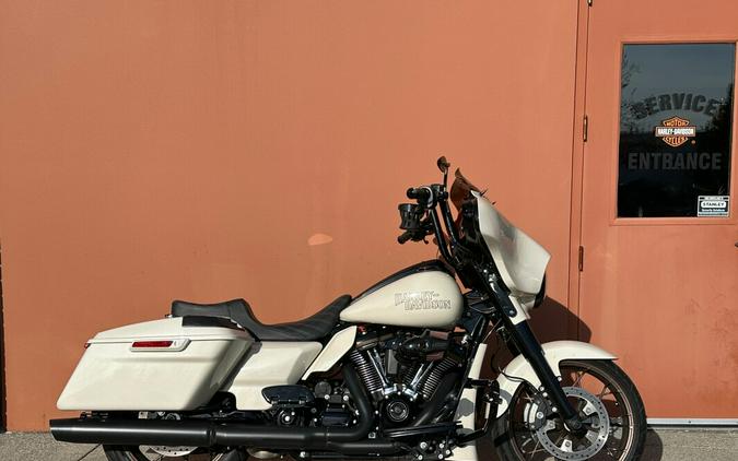 Harley-Davidson® Street Glide® ST White Sand Pearl