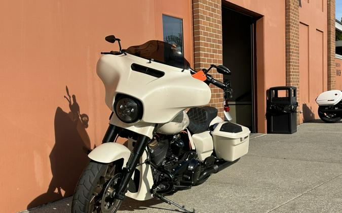 Harley-Davidson® Street Glide® ST White Sand Pearl