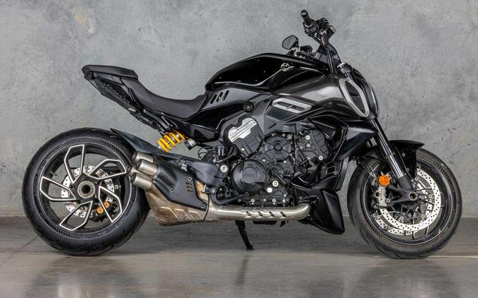 2023 Ducati DIAVEL V4 Thrilling Black - PB000561