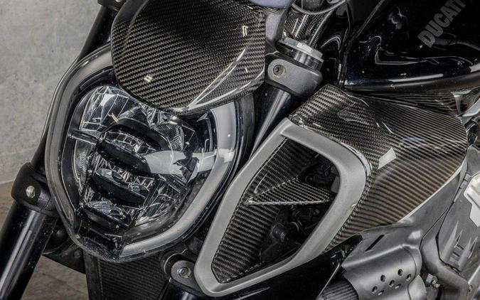 2023 Ducati DIAVEL V4 Thrilling Black - PB000561