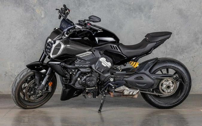 2023 Ducati Diavel V4 Ducati Red V4
