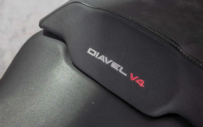 2023 Ducati DIAVEL V4 Thrilling Black - PB000561