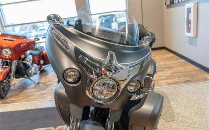 2019 Indian Motorcycle® Roadmaster® Steel Gray Smoke / Thunder Black Smoke