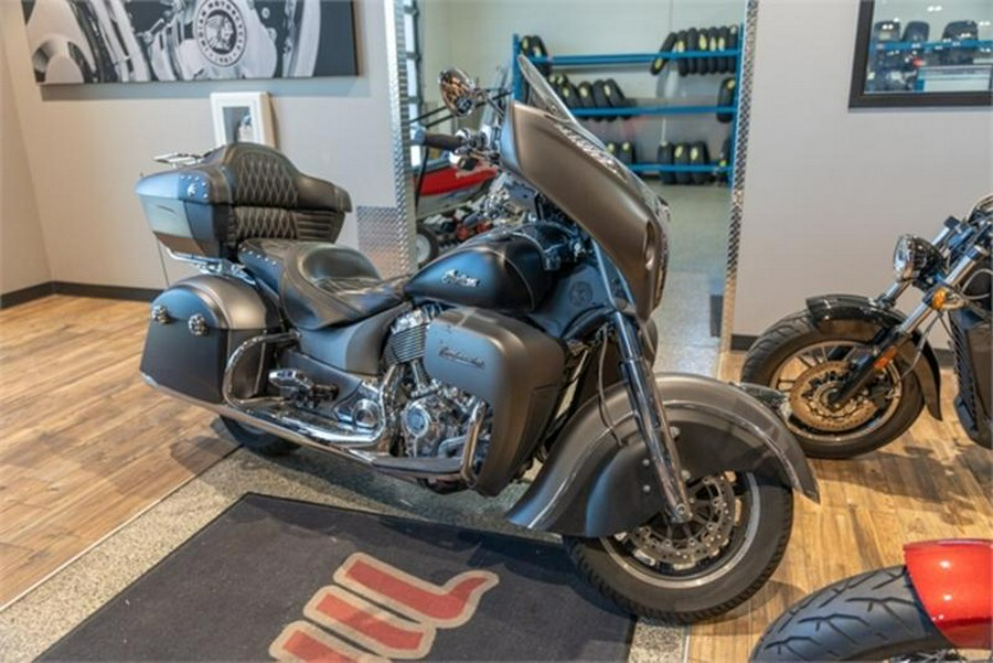 2019 Indian Motorcycle® Roadmaster® Steel Gray Smoke / Thunder Black Smoke