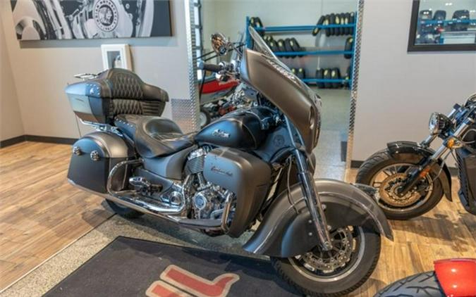 2019 Indian Motorcycle® Roadmaster® Steel Gray Smoke / Thunder Black Smoke