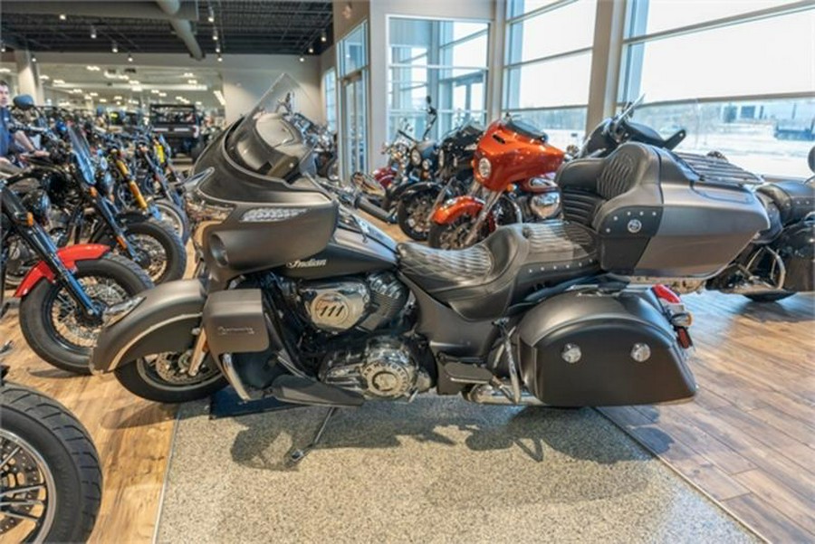 2019 Indian Motorcycle® Roadmaster® Steel Gray Smoke / Thunder Black Smoke