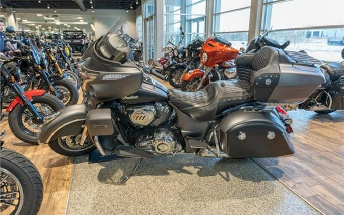 2019 Indian Motorcycle® Roadmaster® Steel Gray Smoke / Thunder Black Smoke