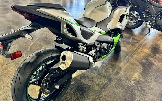 2024 Kawasaki Ninja® 7 Hybrid ABS