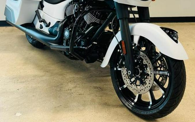 2024 Indian Motorcycle® Chieftain® Dark Horse® Ghost White Metallic Smoke