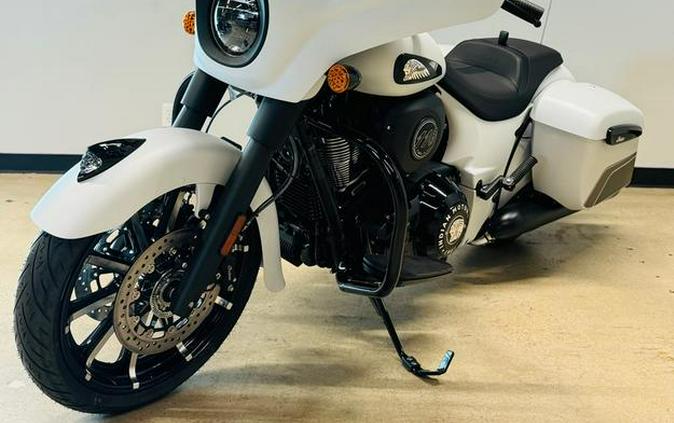 2024 Indian Motorcycle® Chieftain® Dark Horse® Ghost White Metallic Smoke