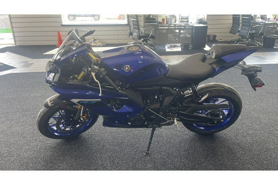 2025 Yamaha R7