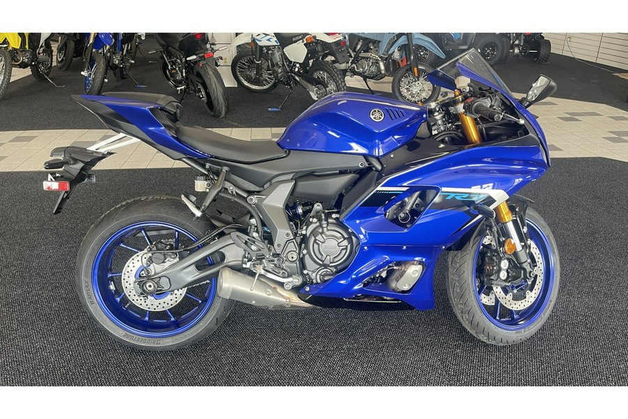 2025 Yamaha R7