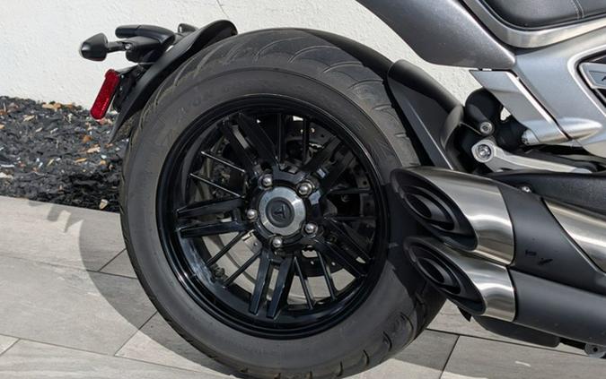 2022 Triumph Rocket 3 R Silver Ice Cranberry Red