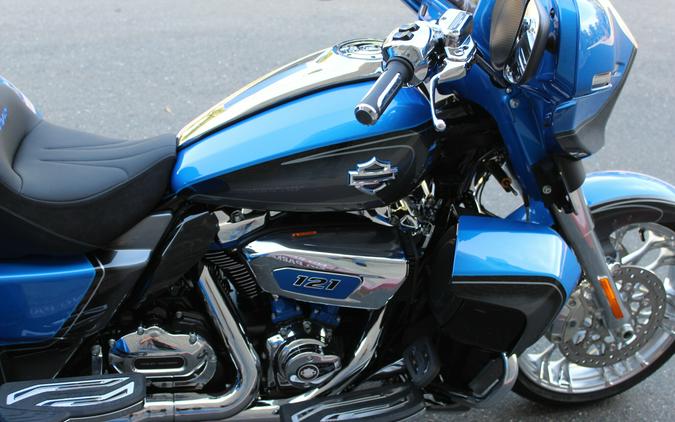2026 Harley-Davidson® CVO Street Glide 3 Limited Electric Coast CVO Two-Tone