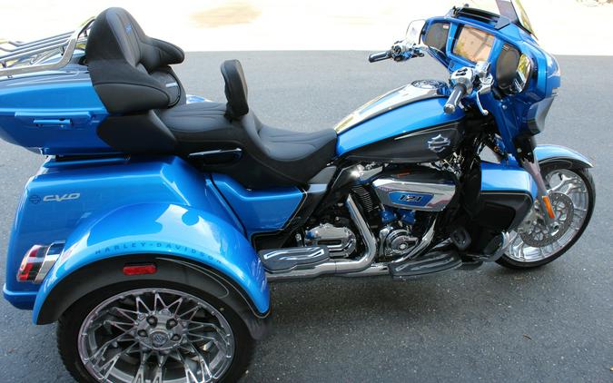 2026 Harley-Davidson® CVO Street Glide 3 Limited Electric Coast CVO Two-Tone