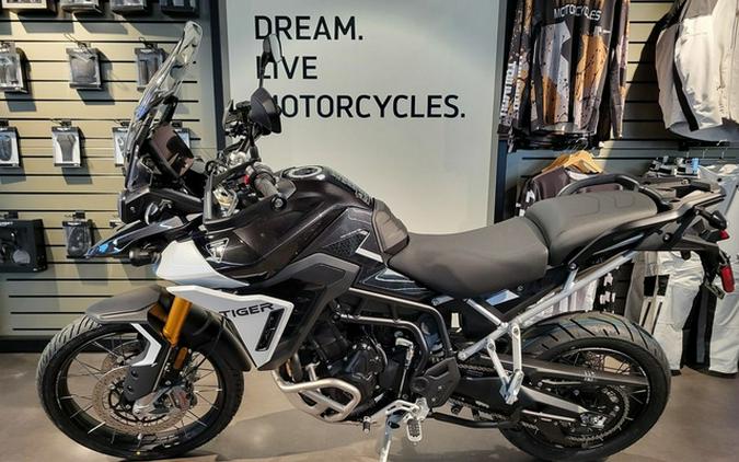 2024 Triumph Tiger 900 Rally Pro Carbon Black / Sapphire Black Rally Pro