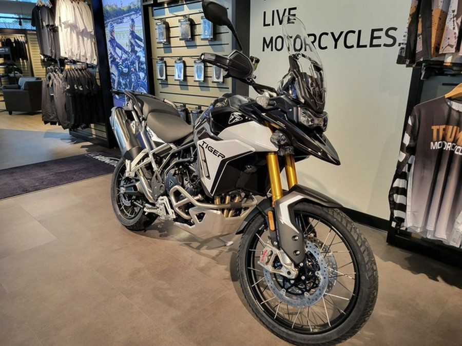 2024 Triumph Tiger 900 Rally Pro Carbon Black / Sapphire Black Rally Pro