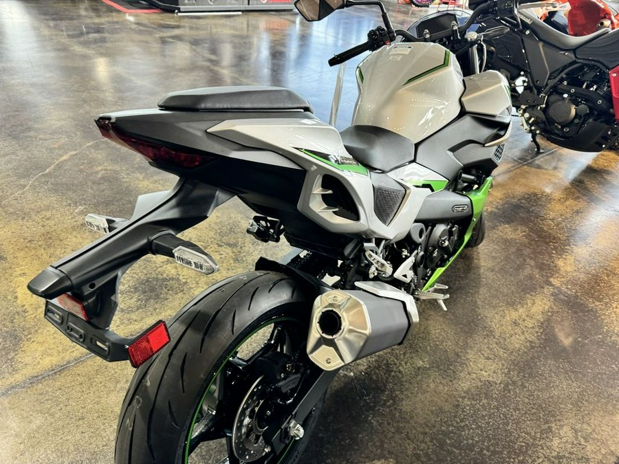 2024 Kawasaki Z7 Hybrid ABS