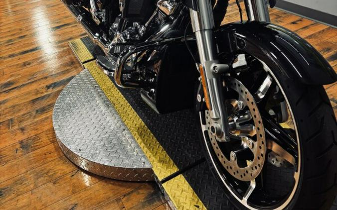 2026 Harley-Davidson® Street Glide® MIDNIGHT EMBER