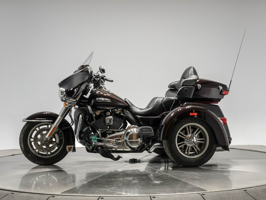 2014 HARLEY-DAVIDSON FLHTCUTG TRI GLIDE ULTRA in Blackened Cayenne