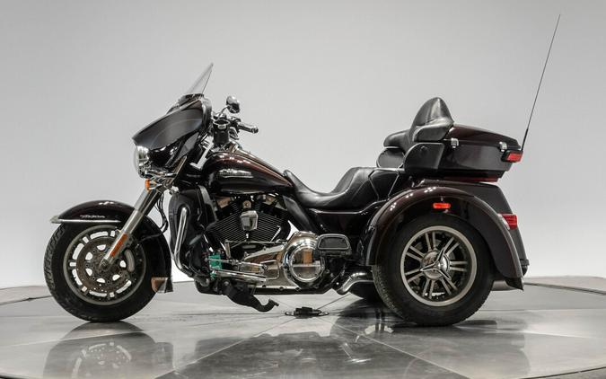 2014 HARLEY-DAVIDSON FLHTCUTG TRI GLIDE ULTRA in Blackened Cayenne
