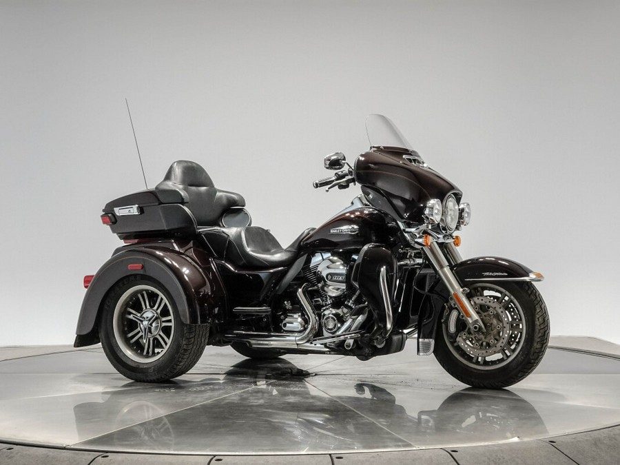 2014 HARLEY-DAVIDSON FLHTCUTG TRI GLIDE ULTRA in Blackened Cayenne