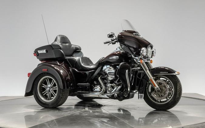 2014 HARLEY-DAVIDSON FLHTCUTG TRI GLIDE ULTRA in Blackened Cayenne