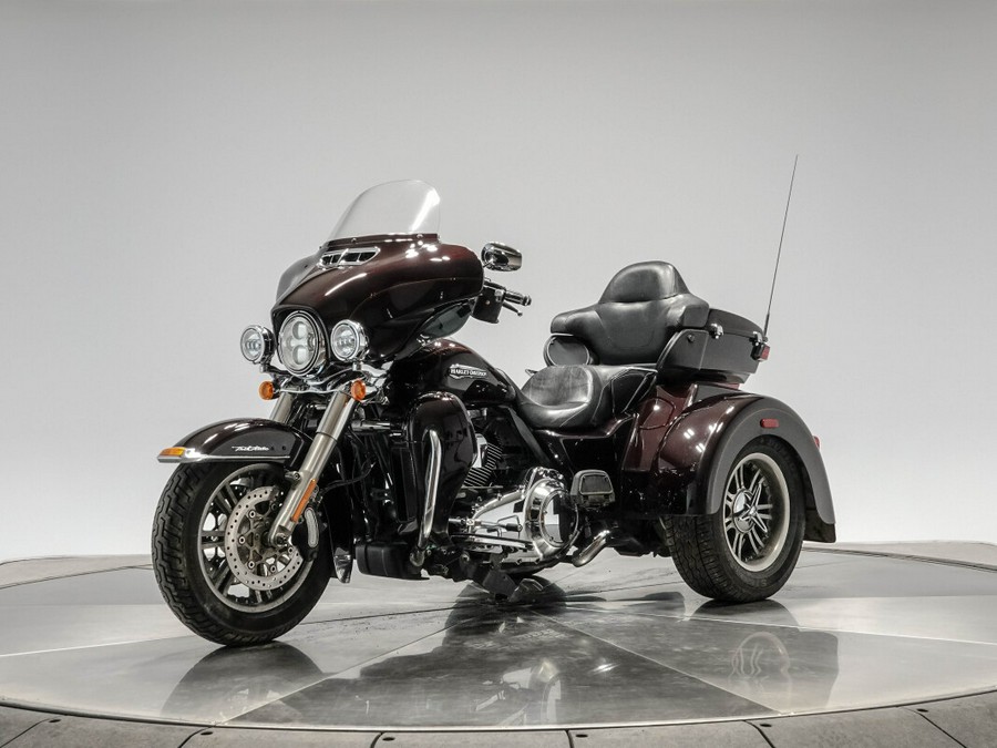 2014 HARLEY-DAVIDSON FLHTCUTG TRI GLIDE ULTRA in Blackened Cayenne