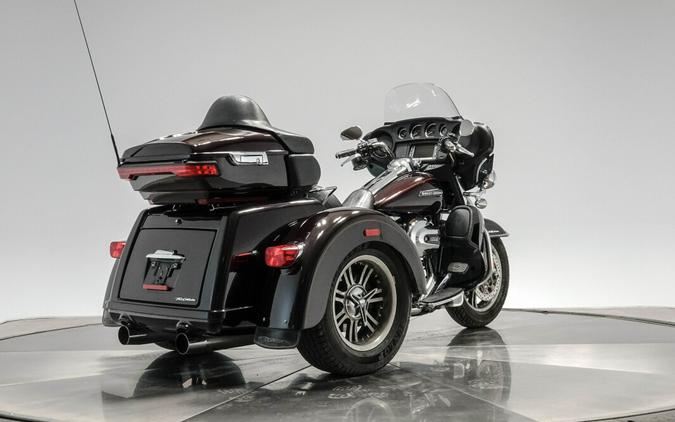 2014 HARLEY-DAVIDSON FLHTCUTG TRI GLIDE ULTRA in Blackened Cayenne