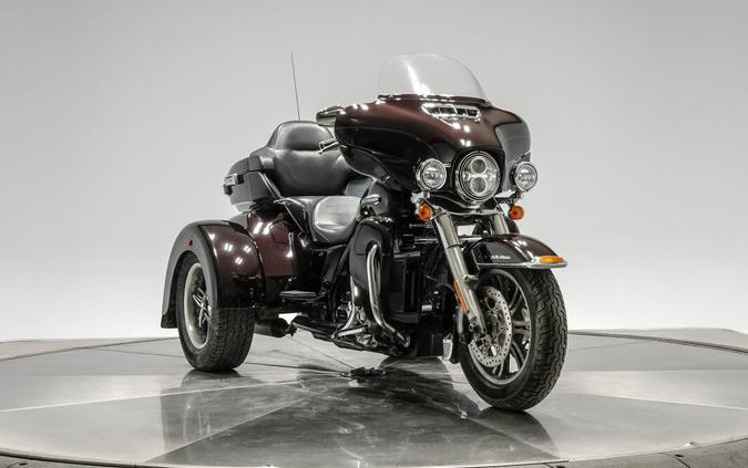 2014 HARLEY-DAVIDSON FLHTCUTG TRI GLIDE ULTRA in Blackened Cayenne