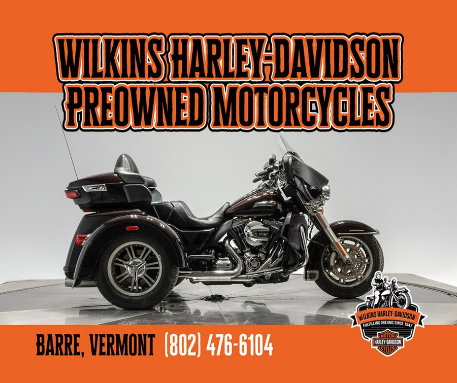 2014 HARLEY-DAVIDSON FLHTCUTG TRI GLIDE ULTRA in Blackened Cayenne