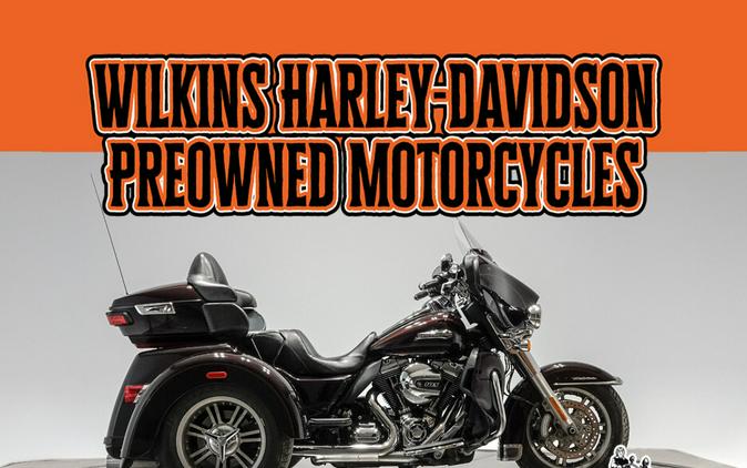 2014 HARLEY-DAVIDSON FLHTCUTG TRI GLIDE ULTRA in Blackened Cayenne