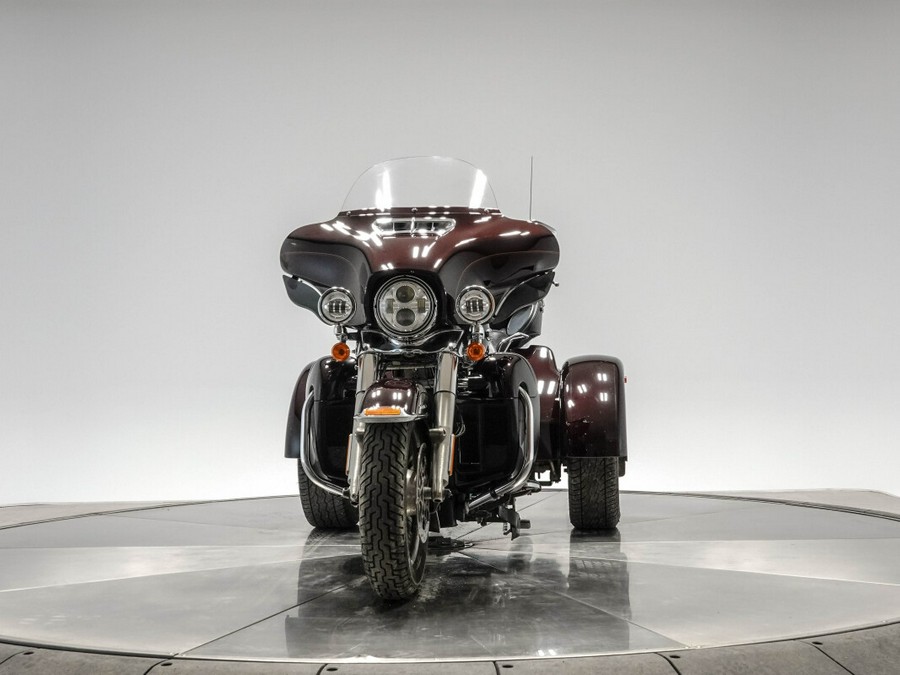 2014 HARLEY-DAVIDSON FLHTCUTG TRI GLIDE ULTRA in Blackened Cayenne