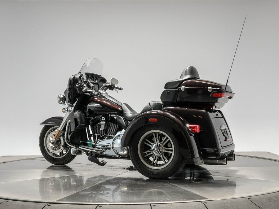 2014 HARLEY-DAVIDSON FLHTCUTG TRI GLIDE ULTRA in Blackened Cayenne