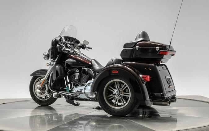 2014 HARLEY-DAVIDSON FLHTCUTG TRI GLIDE ULTRA in Blackened Cayenne