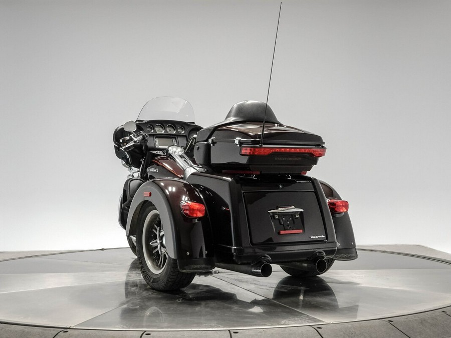 2014 HARLEY-DAVIDSON FLHTCUTG TRI GLIDE ULTRA in Blackened Cayenne