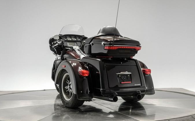 2014 HARLEY-DAVIDSON FLHTCUTG TRI GLIDE ULTRA in Blackened Cayenne