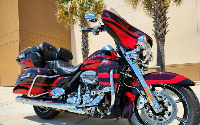 2017 Harley-Davidson® FLHTKSE - CVO™ Limited