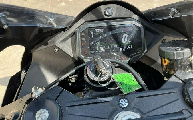 2024 Kawasaki Ninja® ZX™-10R Base