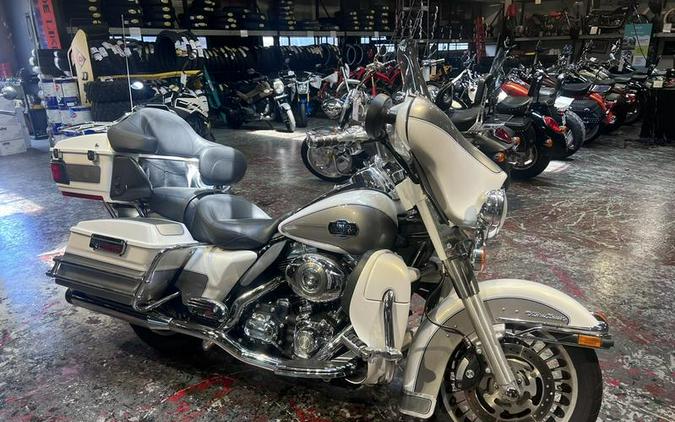 2009 Harley-Davidson® FLHTCU - Ultra Classic® Electra Glide®