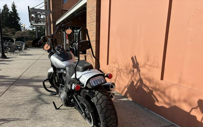 Harley-Davidson® Fat Bob® 114 Barracuda Silver Denim