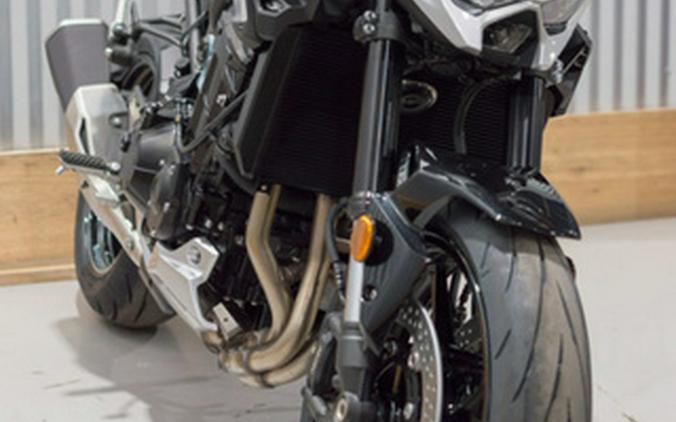 2025 Kawasaki Z900 ABS Galaxy Silver/Metallic Spark Black